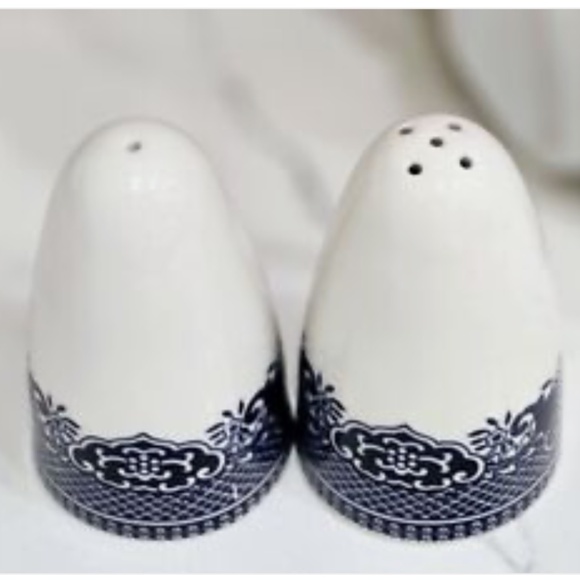 1950s Churchill "Willow" England Blue and White Salt and Pepper Shakers-a Pair - Picture 3 of 7